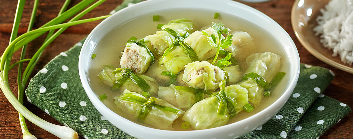 <b>Clear Soup with Rolled Cabbage</b>