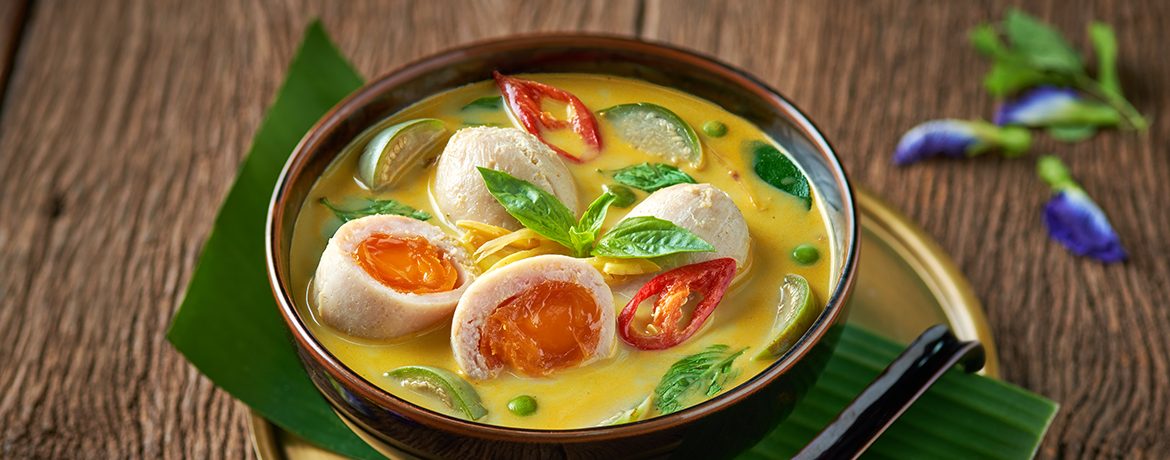 <b>Green Curry with Fish Ball Stuffed with Salted Egg</b>