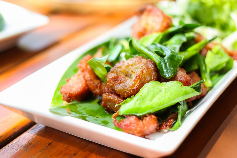 <b>Deep-fried pork belly with kaffir lime leaves: easy menu, easy sale</b>